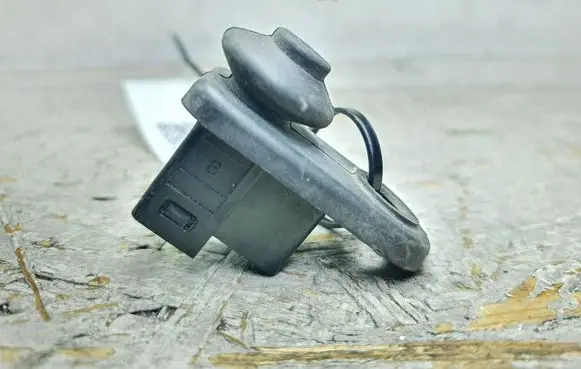 Mitsubishi Pajero Rear door sensor 1Y080