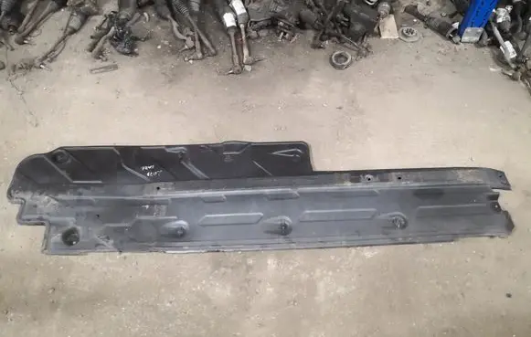 Mercedes-Benz E A207 Side bottom protection A2046809108 2046809108