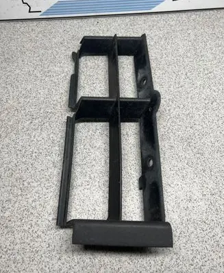 BMW 5 E39 Front bumper lower grill 8235673