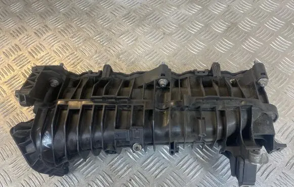 BMW 5 F10 F11 Intake manifold 7807991 8506406