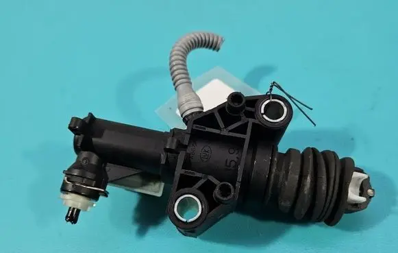 Renault Trafic III (X82) Clutch slave cylinder 306102004R IMPRK1551671
