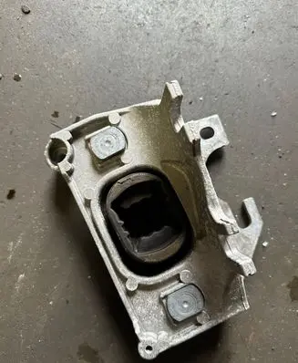 Gearbox mounting bracket