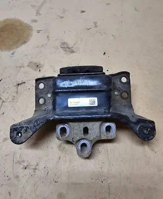 Skoda Octavia Mk3 (5E) Engine mount bracket 5Q0199555T 24042014 X24AAP171819DD