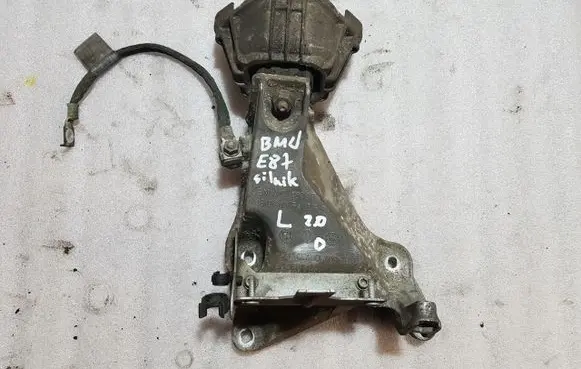 BMW 1 E81 E87 Engine mounting bracket