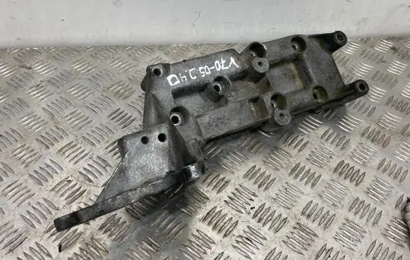 Volvo V70 Generator/alternator bracket 