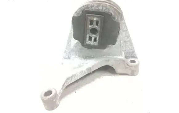 Volvo V70 Engine mount bracket