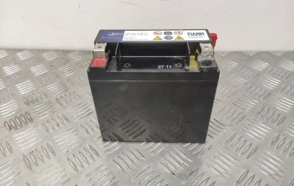 Mercedes-Benz E C207 W207 Car battery A0009827008