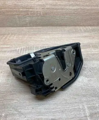 BMW X3 E83 Rear door lock 7167076