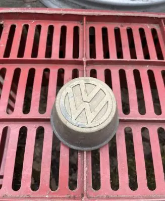 Volkswagen Golf I Original wheel cap 321601171A