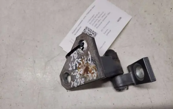 Volkswagen PASSAT B6 Front door upper hinge