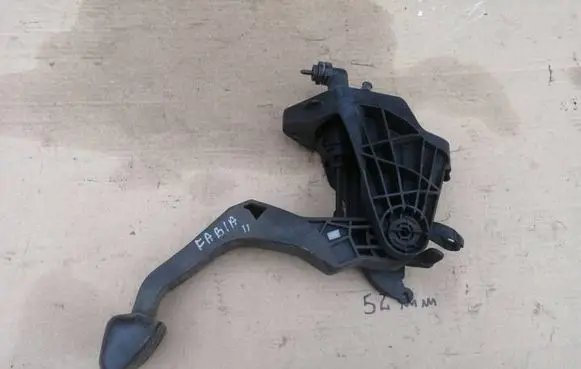 Skoda Fabia Mk2 (5J) Clutch pedal 6R1721059AA