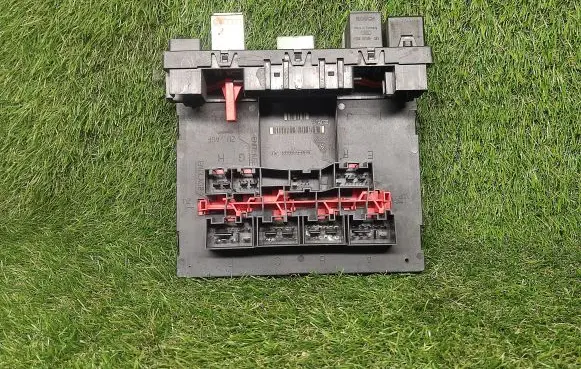 Skoda Octavia Mk2 (1Z) Power management control unit 1K0937049N