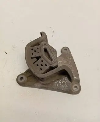 Volkswagen Transporter - Caravelle T5 Engine mount bracket 7H0399151H