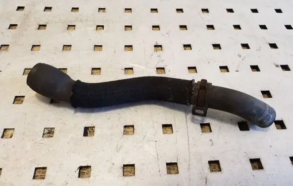Volkswagen Touareg I Breather hose/pipe 7L6129653