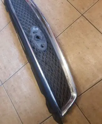 Ford Focus Front bumper upper radiator grill 4m518c436 D2A3B