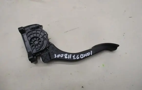 Peugeot 3008 II Accelerator throttle pedal 9674829180