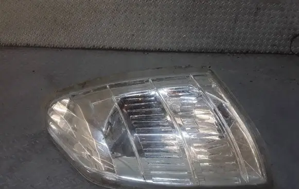 Nissan X-Trail T30 Front indicator light 