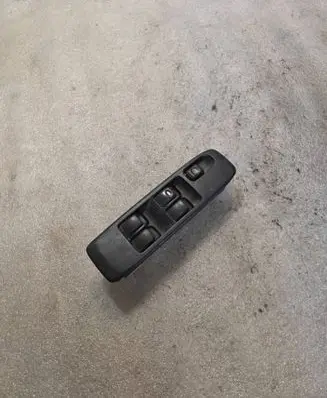 Mitsubishi Pajero Electric window control switch MR445652