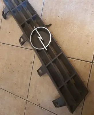Opel Rekord E2 Front grill 90192210