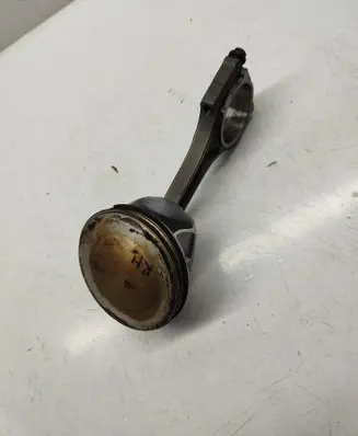 Dodge Challenger Piston with connecting rod 68090672AA 104L70