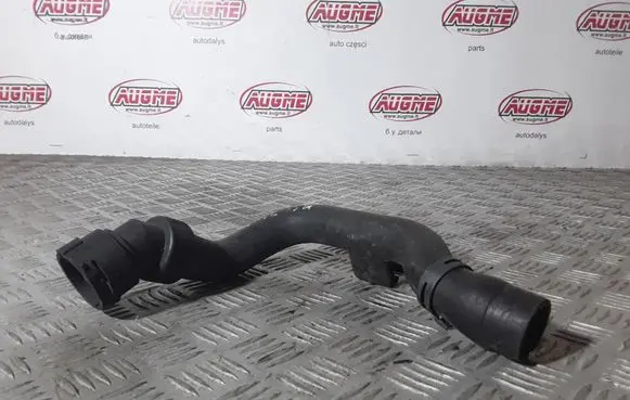 Volkswagen PASSAT B5.5 Engine coolant pipe/hose 8D0121101M