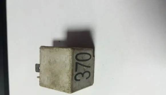 Audi A6 S6 C5 4B Other relay 8D0951253