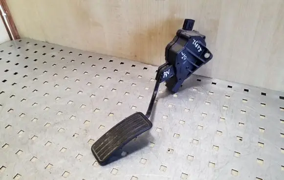 Subaru Legacy Accelerator throttle pedal 36010AG110 1988007090