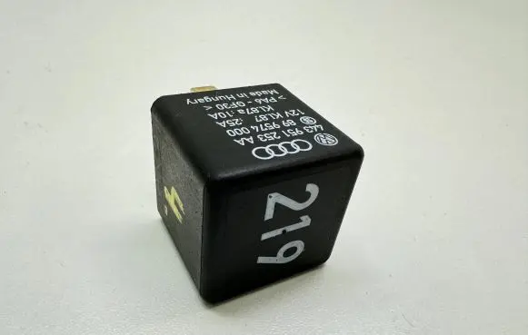 Volkswagen Touareg I Other relay 443951253AA 899574000