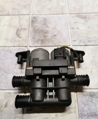 BMW 5 E39 Coolant heater control valve 8374995 1147412137