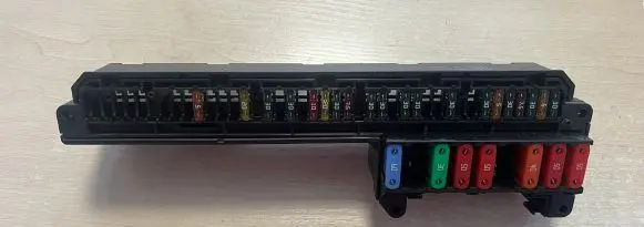 BMW 5 E60 E61 Fuse module 6957330 61146957330