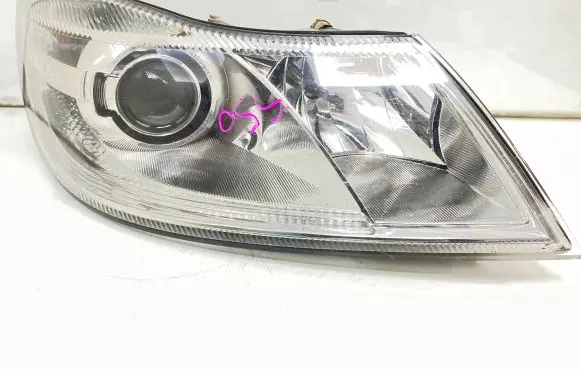 Skoda Octavia Mk2 (1Z) Headlight/headlamp 7L6941329B 5DF00936815 5DV00961000