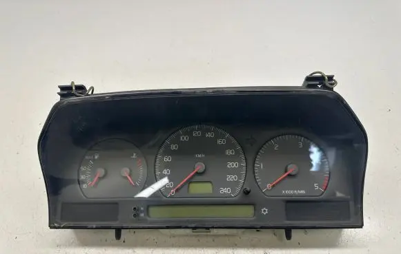 Volvo S70 V70 V70 XC Speedometer (instrument cluster) 9472523 69294240T 9451530