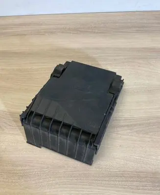 Volkswagen PASSAT B7 Fuse box cover 1K0937132F