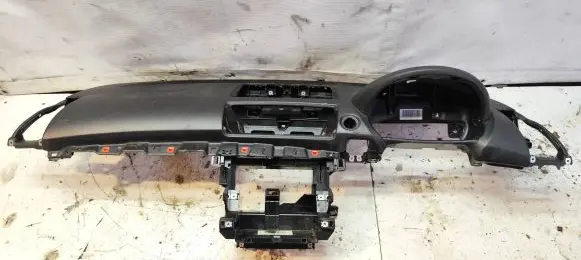 BMW 1 E82 E88 Dashboard 50810200 15857718
