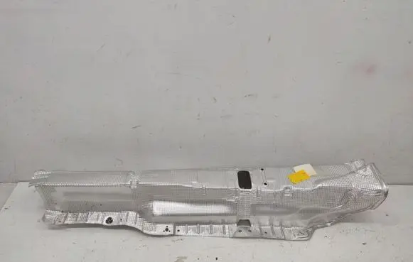 Volkswagen PASSAT B8 Exhaust heat shield 5Q0825662BN