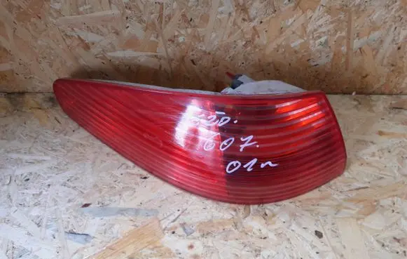 Peugeot 607 Rear/tail lights