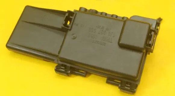 Seat Toledo II (1M) Fuse module 1J0937550