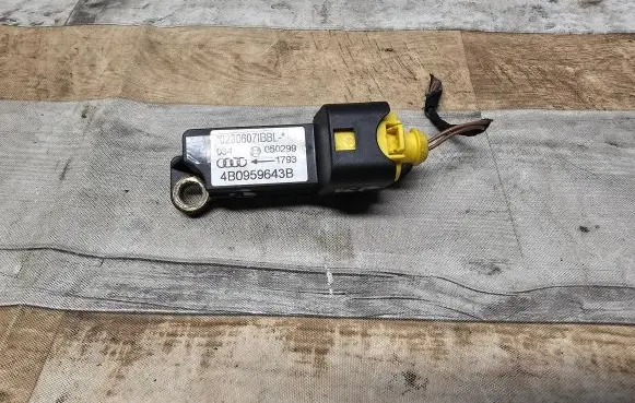 Audi A6 S6 C5 4B Airbag deployment crash/impact sensor 4B0959643B 050299 02306071BBL