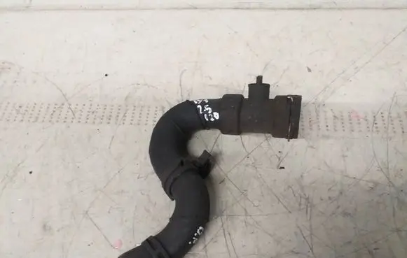 Audi A4 S4 B7 8E 8H Engine coolant pipe/hose