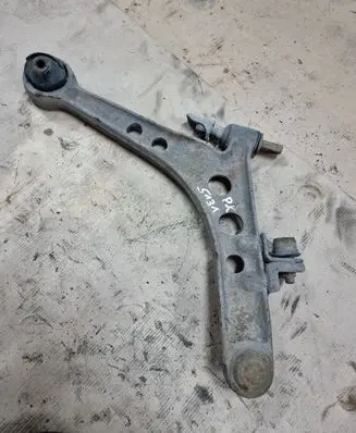 Hyundai Trajet Front lower control arm/wishbone 545103A000