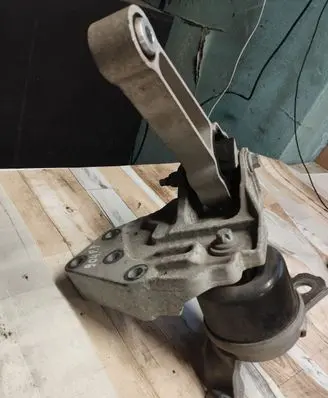 Land Rover Evoque I Engine mount bracket BJ326F012AB