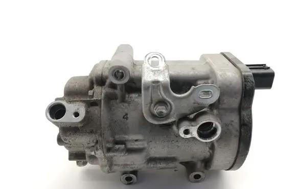 Toyota C-HR I Air conditioning (A/C) compressor (pump) 0424000374