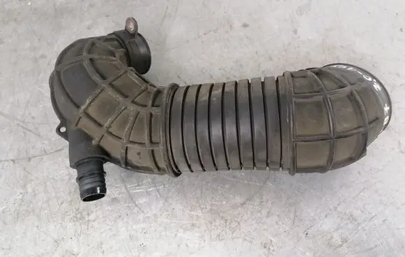 Audi A4 S4 B7 8E 8H Air intake hose/pipe 8E0129615J
