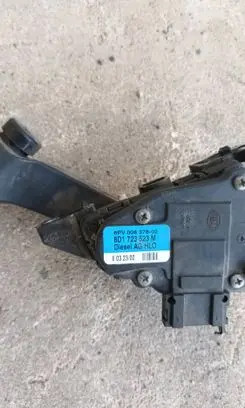Volkswagen PASSAT B5.5 Accelerator throttle pedal 8D1723523M 032302