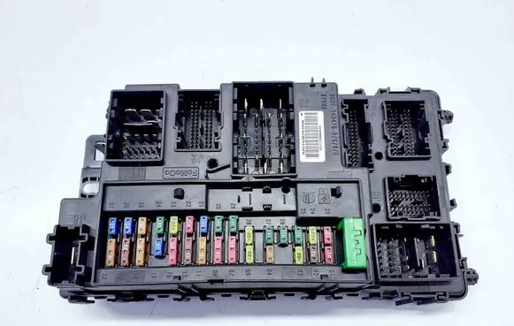 Ford Galaxy Fuse module FU5T15604