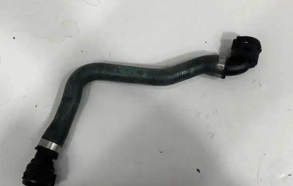 BMW 5 G30 G31 Engine coolant pipe/hose 8602676