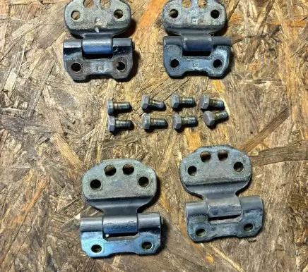 Mercedes-Benz E W124 Front door upper hinge