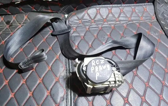 Peugeot RCZ Front seatbelt