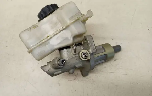 BMW 1 E81 E87 Master brake cylinder