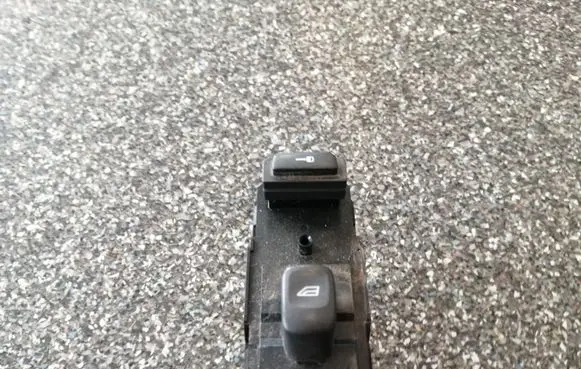 Volvo S60 Electric window control switch 8673187